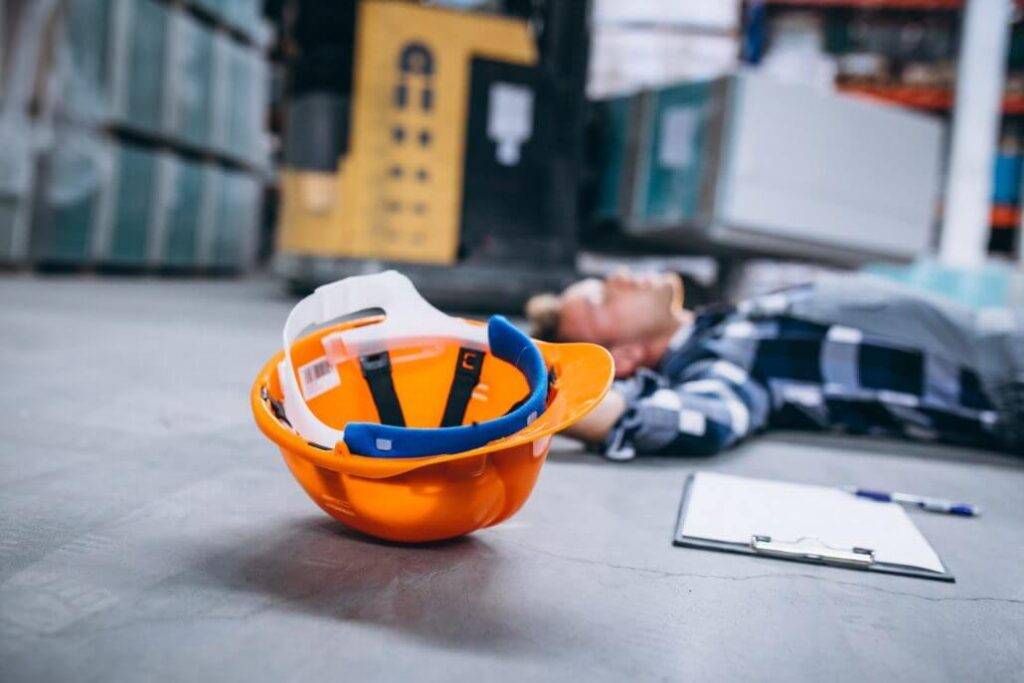 accident warehouse man floor min 1030x687 1 1024x683